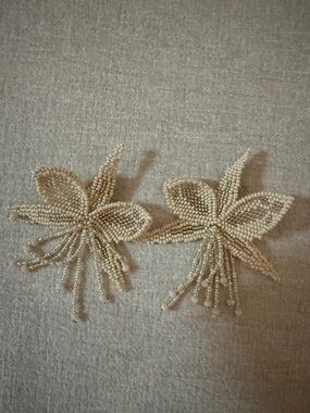 Beaded Floral Appliqué Pair in Ivory